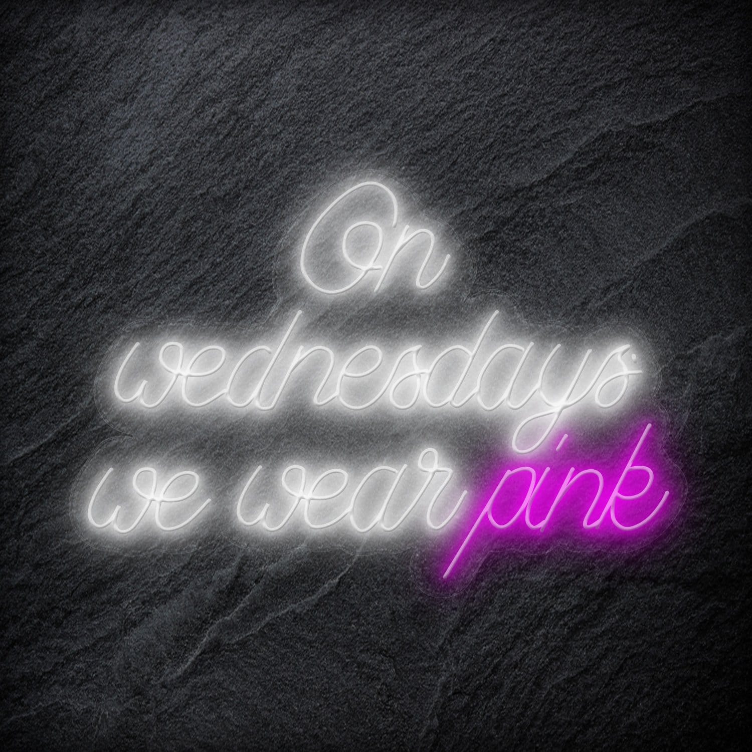 "On Wednesday We Wear Pink" LED Neon Schild - NEONEVERGLOW