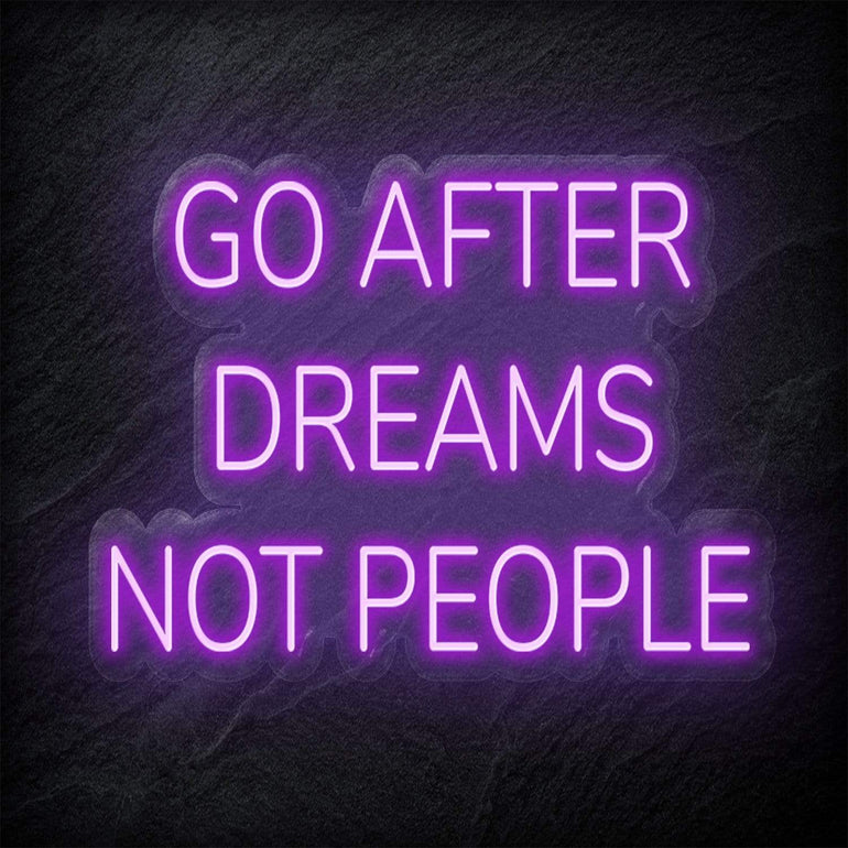 "Go After Dreams Not People" LED Neon Schriftzug - NEONEVERGLOW