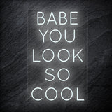 "Babe You Look So Cool" LED Neon Sign Schriftzug - NEONEVERGLOW