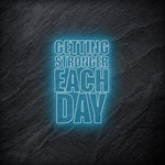 "Getting Stronger Each Day" LED Neonschild - NEONEVERGLOW