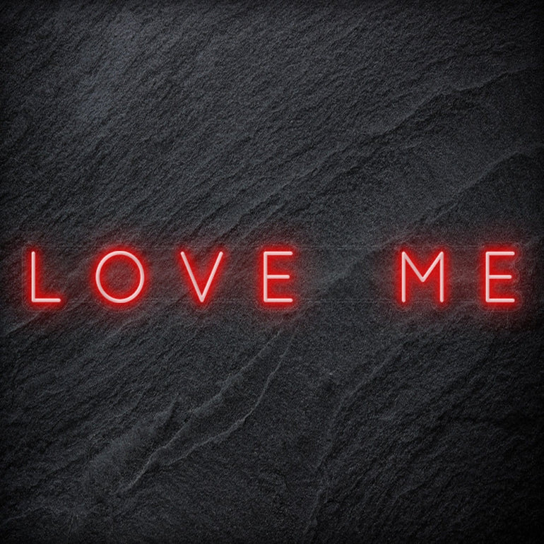 "Love Me " LED Neon Schriftzug - NEONEVERGLOW