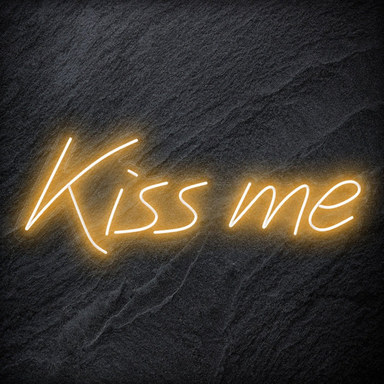 "Kiss Me" LED Neon Schriftzug Sign - NEONEVERGLOW