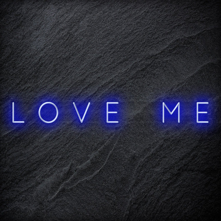 "Love Me " LED Neon Schriftzug - NEONEVERGLOW