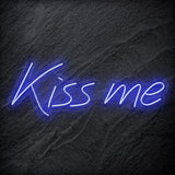 "Kiss Me" LED Neon Schriftzug Sign - NEONEVERGLOW