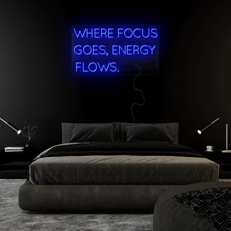 "Where Focus Goes,Energy Flows" LED Neonschild Sign Schriftzug - NEONEVERGLOW