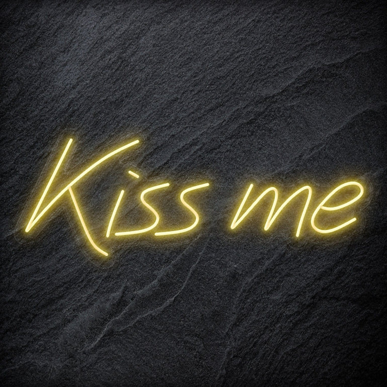 "Kiss Me" LED Neon Schriftzug Sign - NEONEVERGLOW