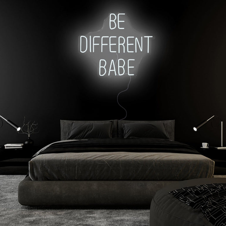 " Be Different Babe" LED Neon Schriftzug Sign - NEONEVERGLOW