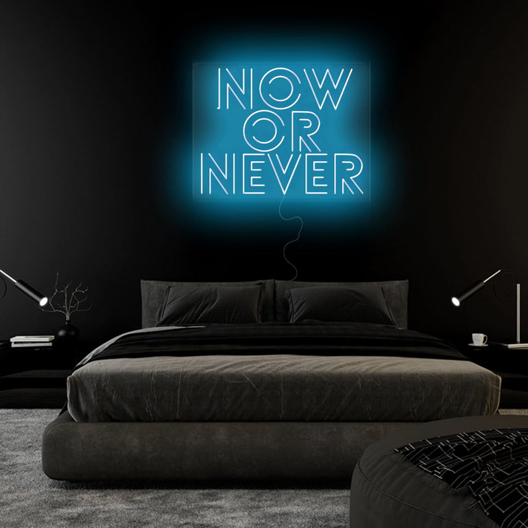 "Now Or Never" LED Neon Schriftzug Sign - NEONEVERGLOW